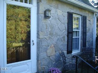 34 Bank St, New Canaan, CT 06840