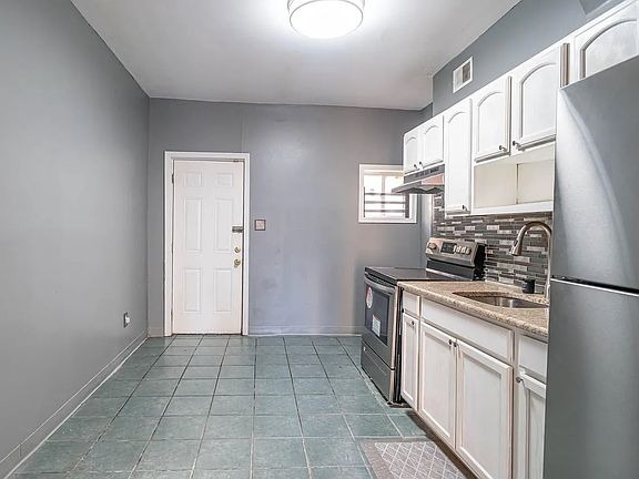 4th image of 3117 Morse St