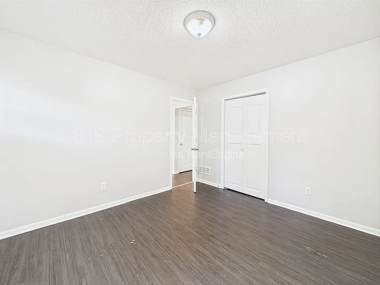 1229 W Hayward Ave #C — Photo 8