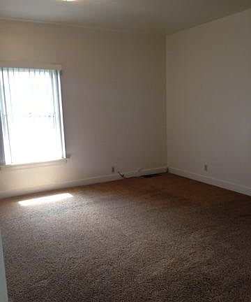 3rd image of 1121 Garden St