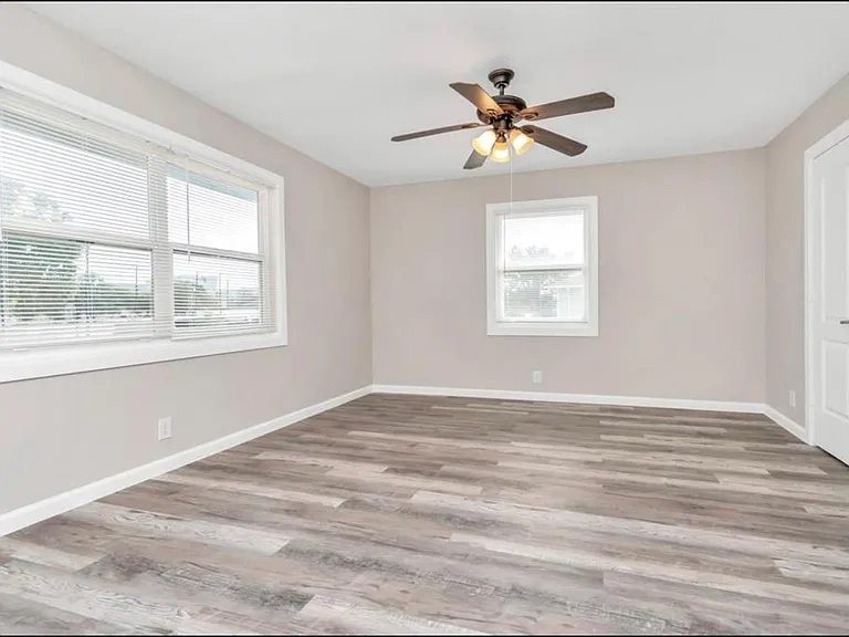 3404 Blodgett St — Photo 3