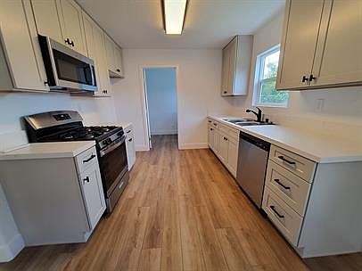 3rd image of 1617 Elm St