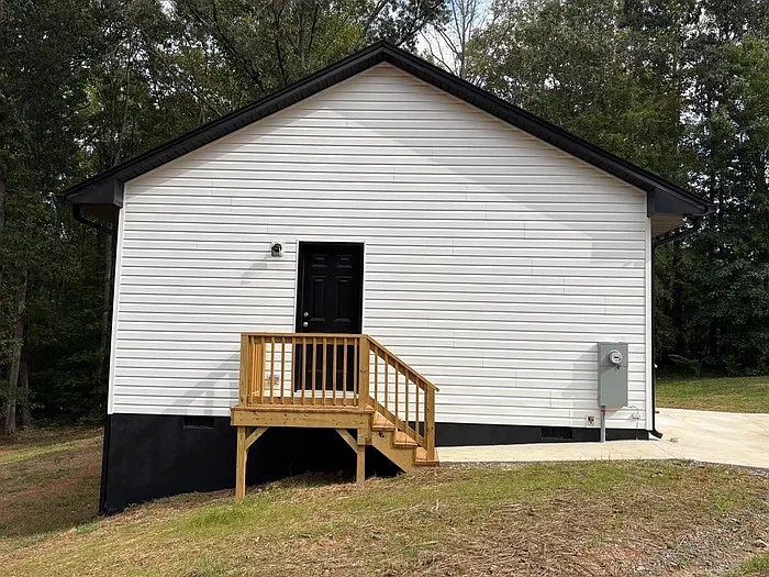 3 bed, 2.0 bath, 1104 sqft, $1,600 — Photo 3
