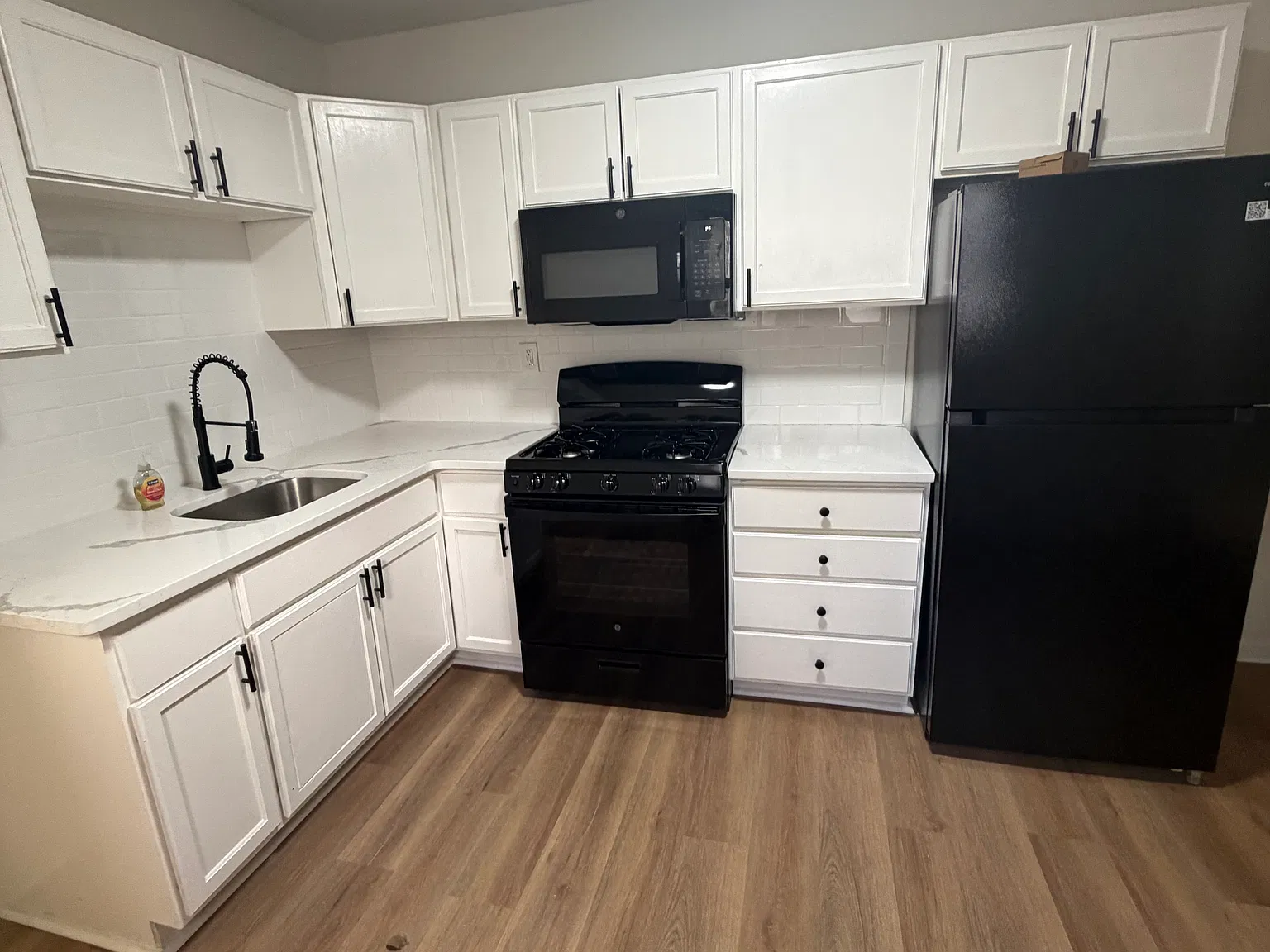 3 bed, 775 sqft, $1,750 — Photo 4