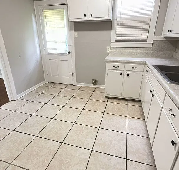 3164 Madeline Cir — Photo 6