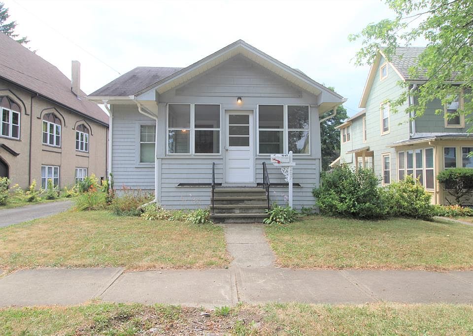 1st image of 207 W 13th St