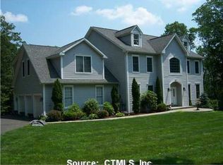 330 Royal Coach Ln, Southbury, CT 06488