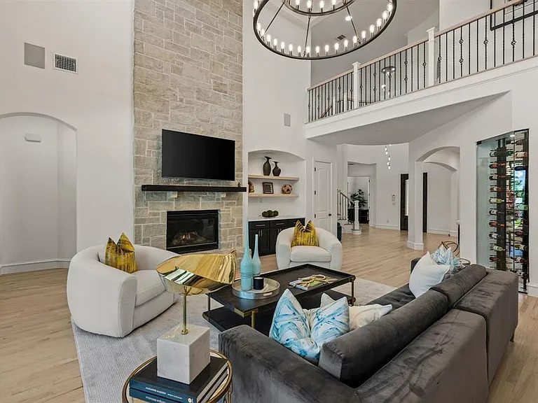 320 W Highland St — Photo 13