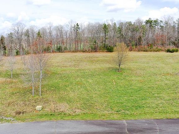 5th image of 122 Vintage Woods Ct