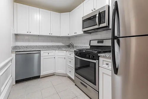 16 Yarmouth St #2 Photo 1