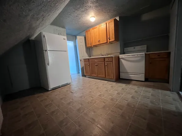 32 Washington St N #3, Auburn, ME 04210