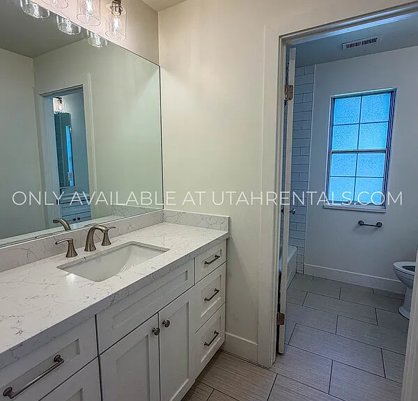 960 N Eastview Dr — Photo 26