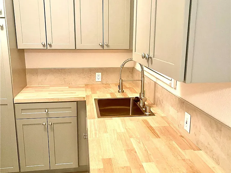 5758 Vineland Ave — Photo 18