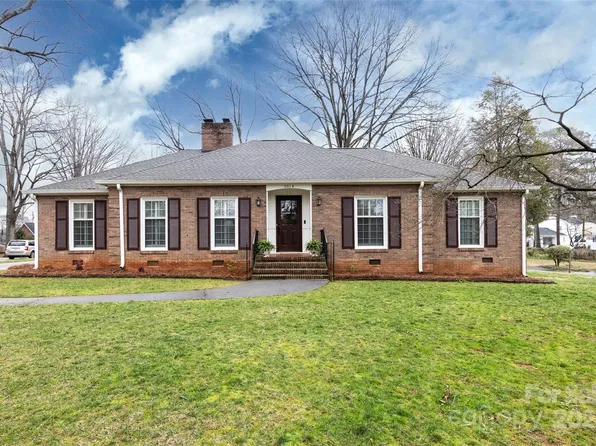 5514 Lansing Dr, Charlotte, NC 28270