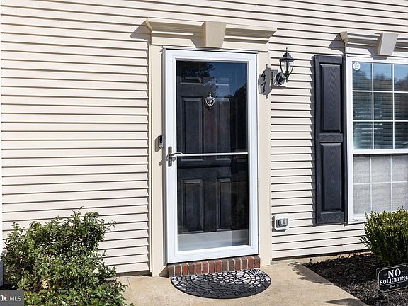 3rd image of 47 Arrowhead Dr