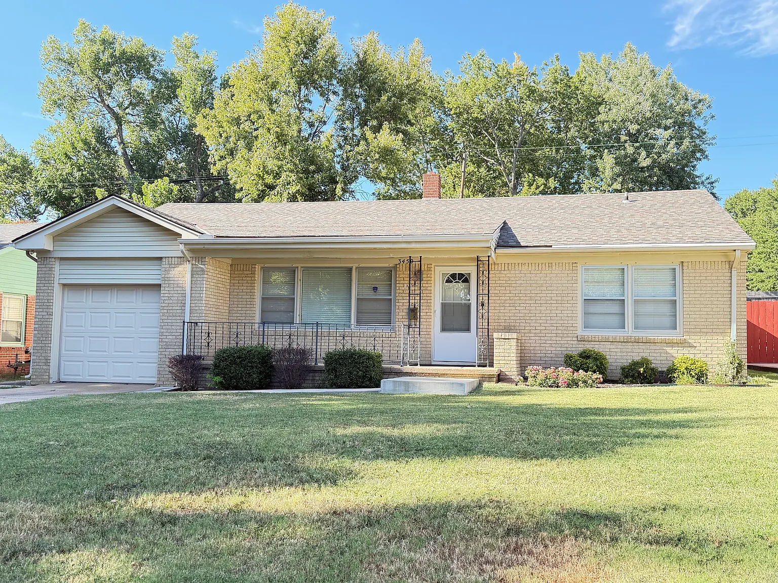 3 bed, 1184 sqft, $1,300 — Photo 2