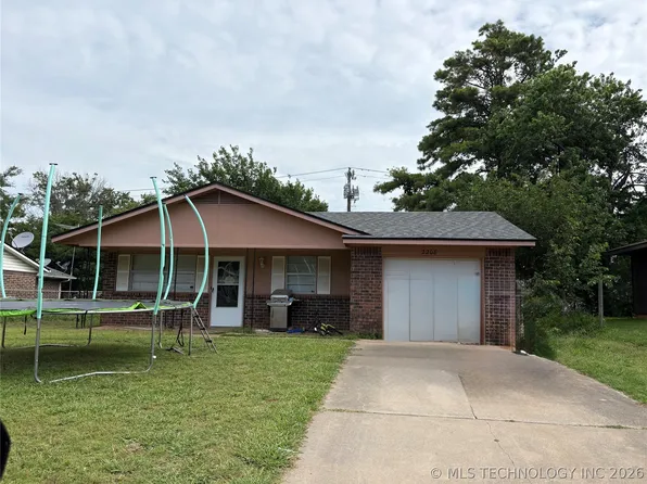 2208 E Bent Tree Dr, Ada, OK 74820