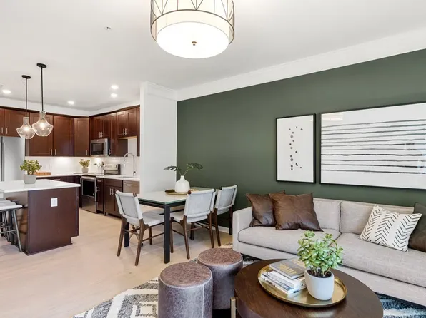 260 Martins Lndg #209, North Reading, MA 01864