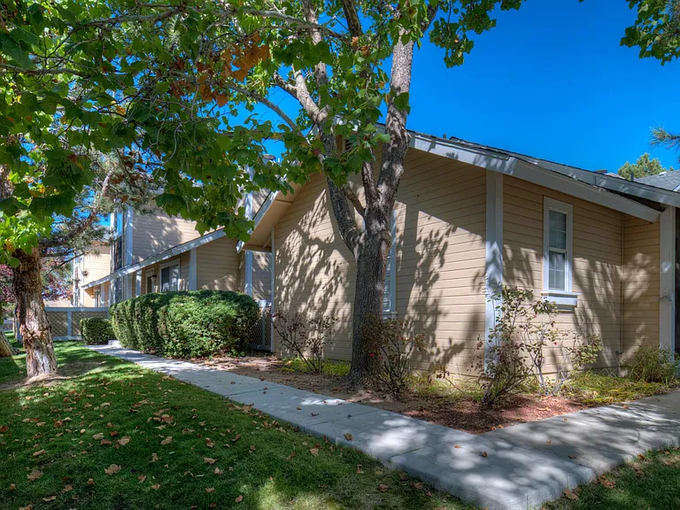 6024 Conness Way — Photo 4