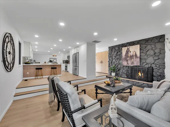 17009 17th Ave W, Lynnwood, WA 98037