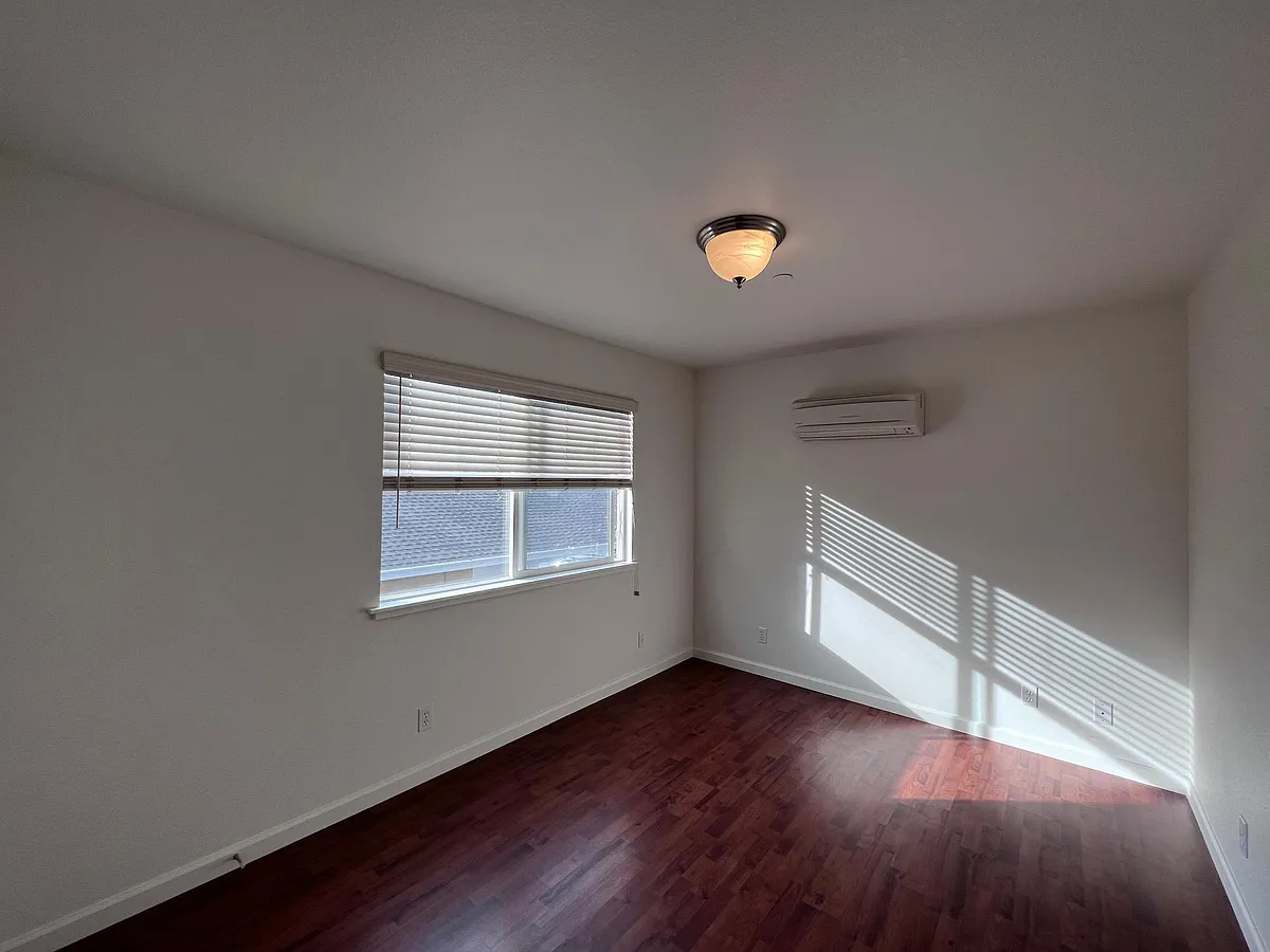 Building Photo - 407 W Napa St #C