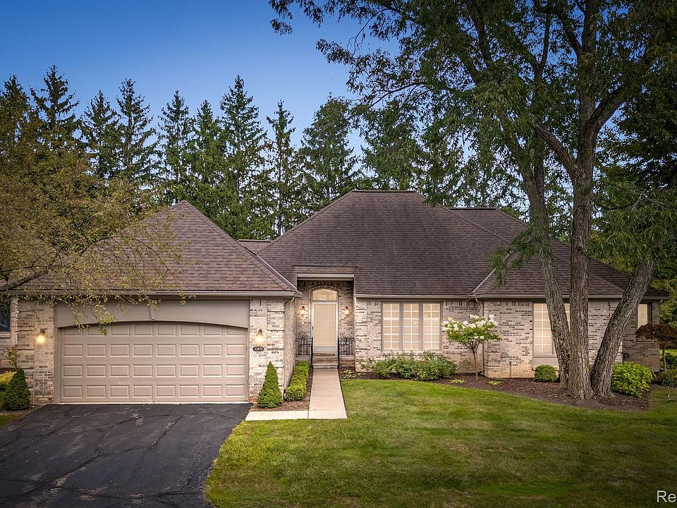 1st image of 32400 Pines Dr