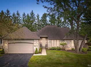 32400 Pines Dr, Franklin, MI 48025