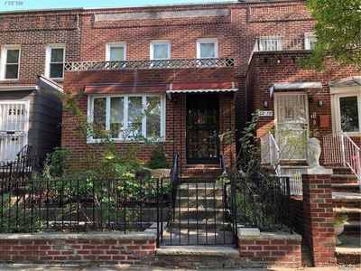 22-77 19th St, Astoria, NY, 11105