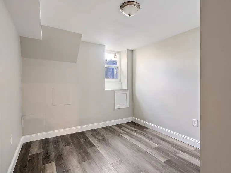 619 E 5th St #1 — Photo 5