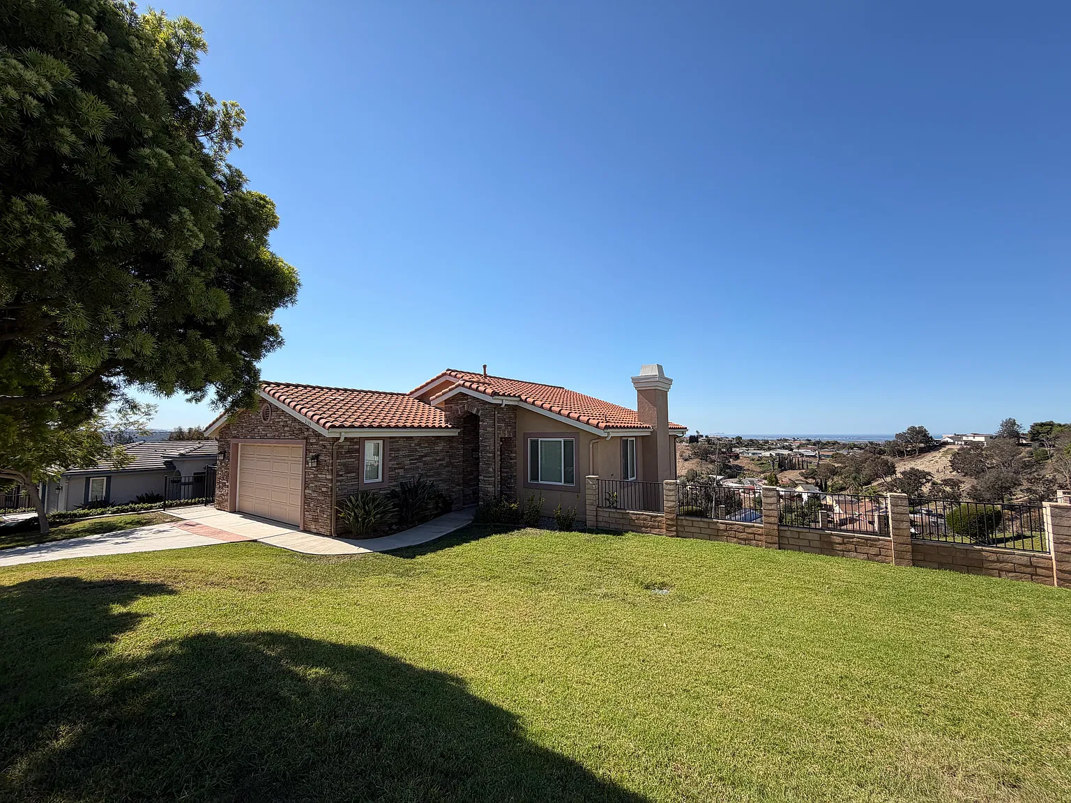 3 bed, 2.5 bath, 2067 sqft, $4,600 — Photo 2