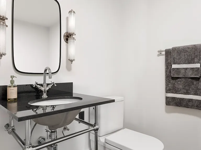 140 E 63rd St #14B — Photo 7