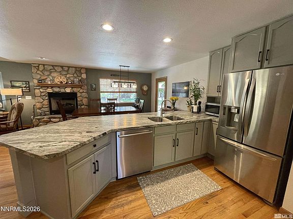4th image of 220 Lemming Dr