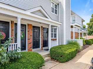 8916 Eager Rd, Saint Louis, MO 63144