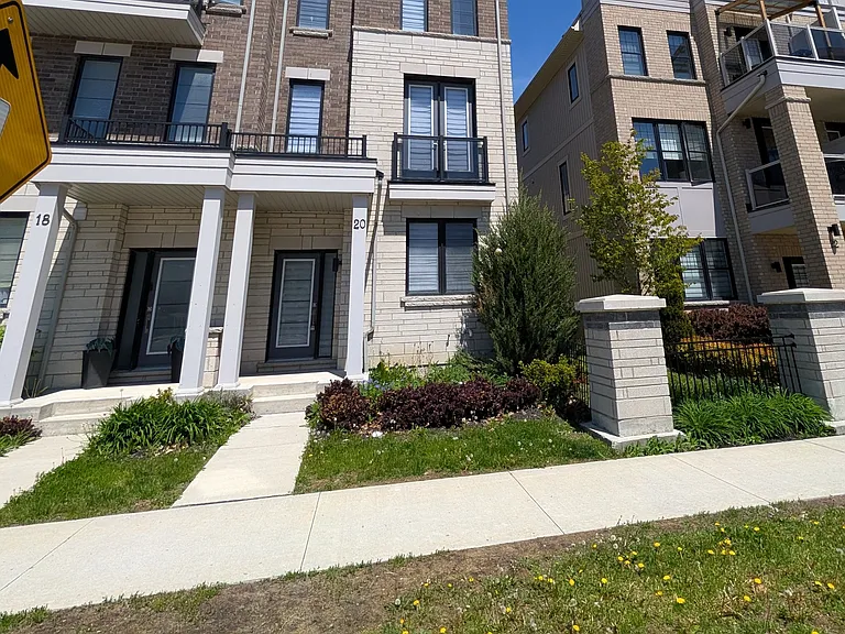 20 Clarington Blvd — Photo 1