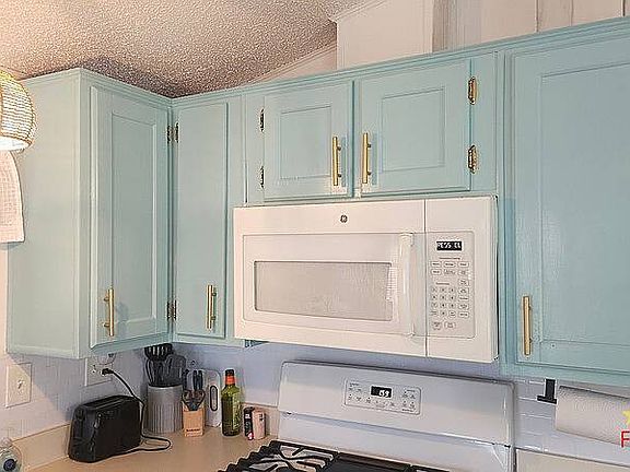 3rd image of 82 Sherwood Dr