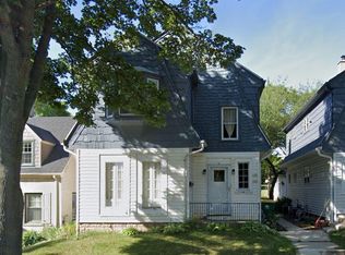 1704 E Beverly Rd, Shorewood, WI 53211