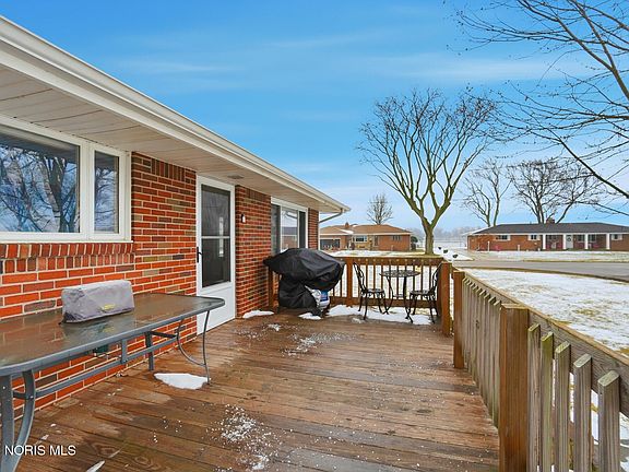 5th image of 2869 Shoreland Ave