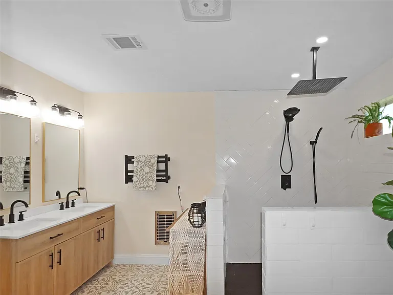 4219 Frost St — Photo 11