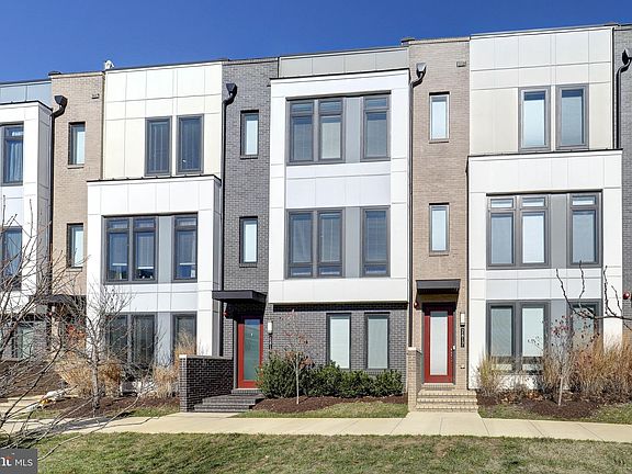 3rd image of 2819 Eisenhower Ave