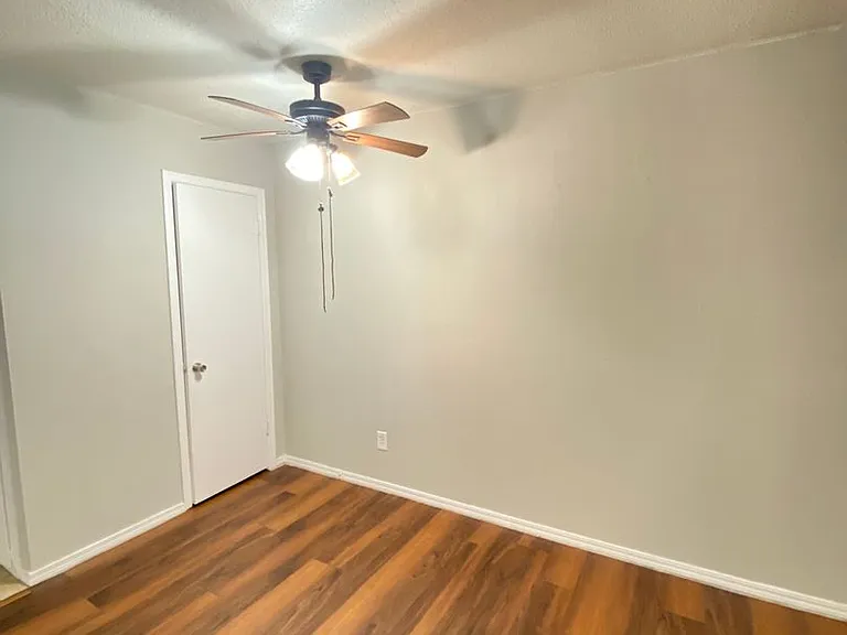 Spacious 1 Bed 1 Bath — Photo 5