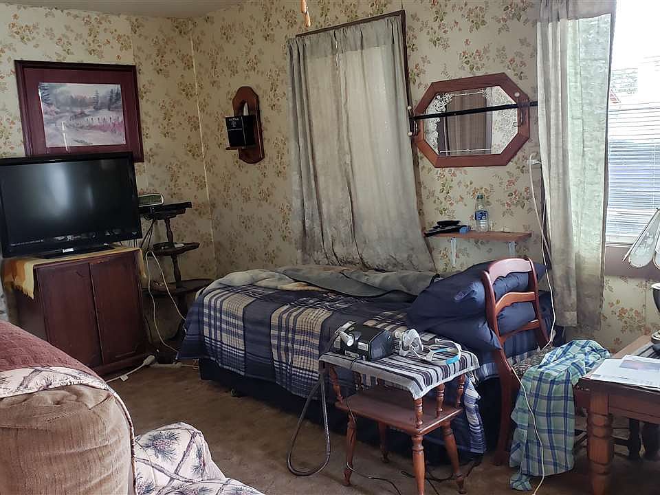 2nd image of 104 W 1st St