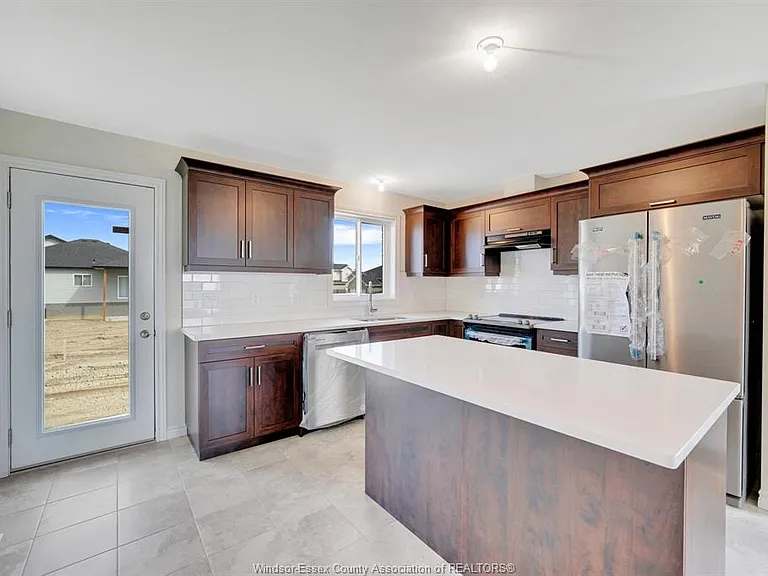 397 Hemlock Ln #MAIN — Photo 5