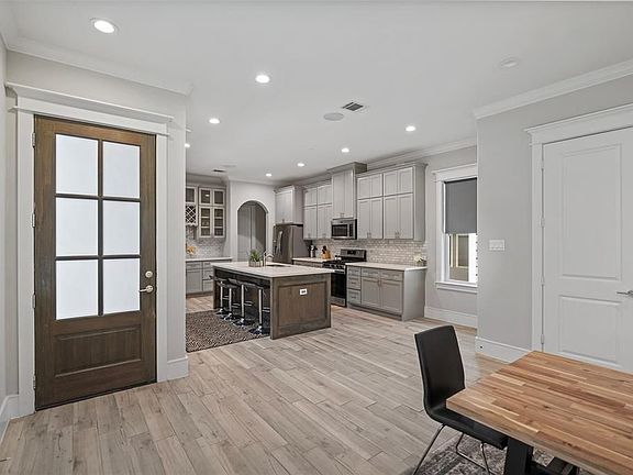 4th image of 6533 Castlebay Dr