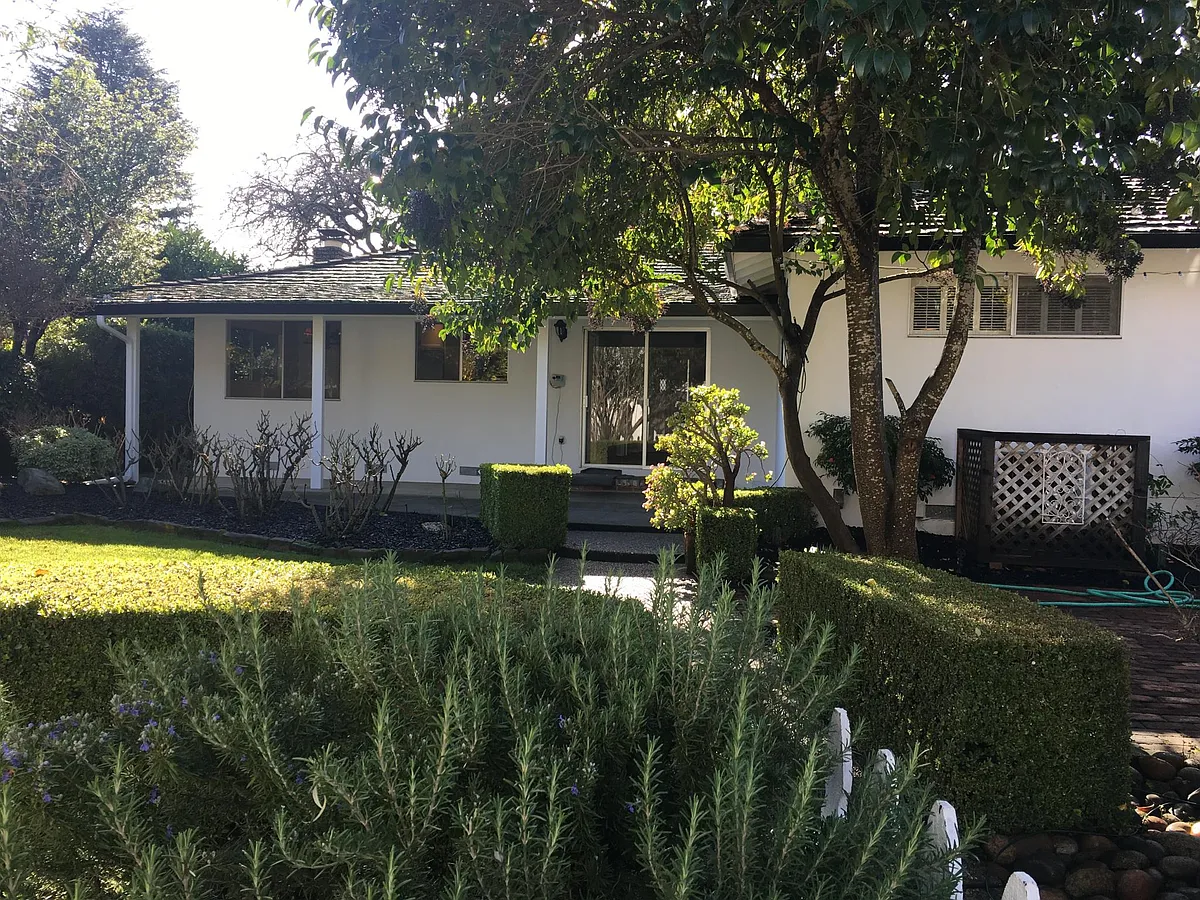 Building Photo - 1345 Ranchita Dr