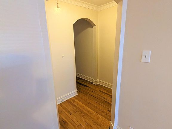 2nd image of 4007 W Oakdale Ave #1