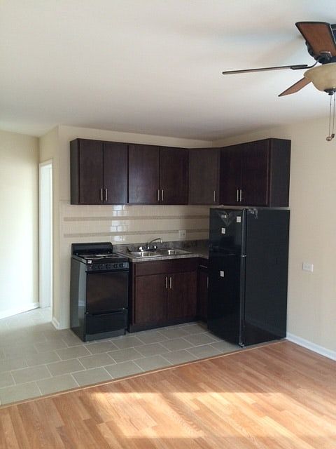 1st image of 3933 N Clarendon Ave APT 105