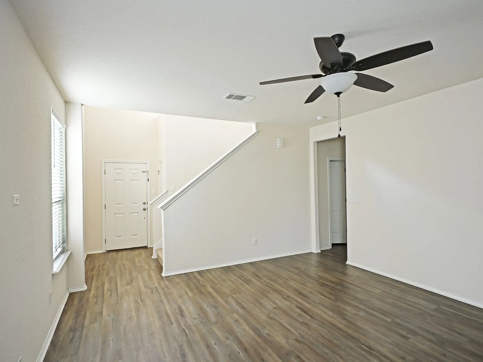 138 Buttercup Bend - 1 — Photo 3
