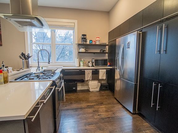 3rd image of 1605 N Oakley Ave #3S