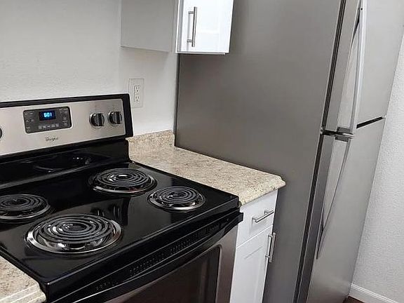 3rd image of 840 Jefferson Ave APT 2