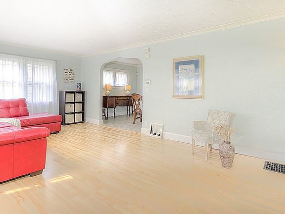 2nd image of 2306 Grant Ave